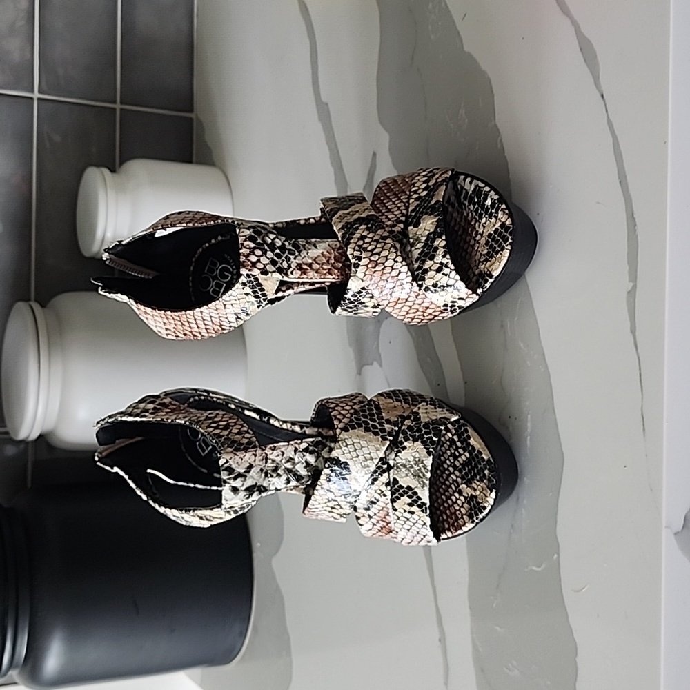 Bcbg shoe size 7